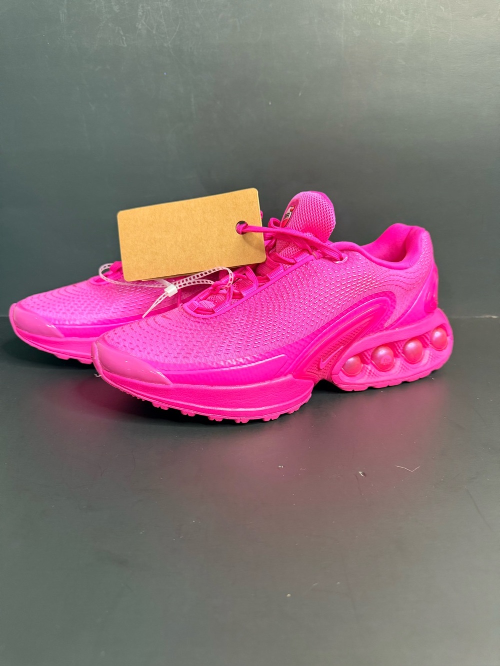Nike Air Max Dn Women’s Size 8 Hyper Pink Hot Pink Sneakers HV4861-602 NWT